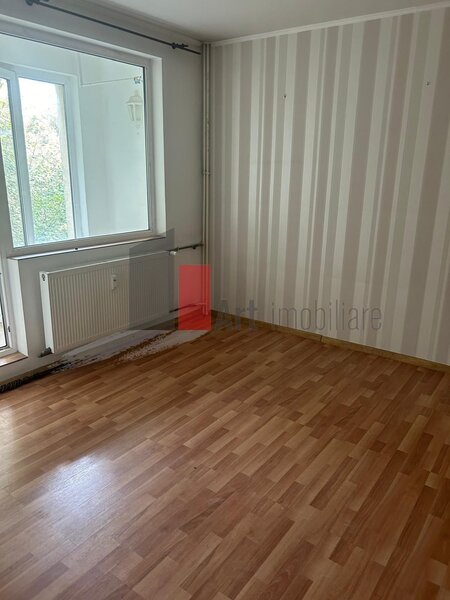 Vanzare apartament 4 camere decomandat Bd. Brancoveanu - Izvorul Rece
