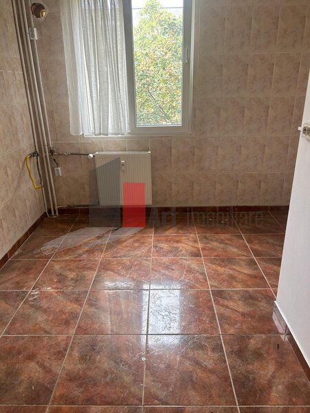Vanzare apartament 4 camere decomandat Bd. Brancoveanu - Izvorul Rece